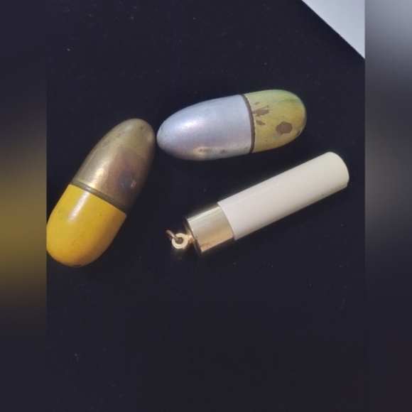 Vintage Sewing Etui Lot 2 Thread Holders 1 Needle Holder No Thimbles Well Loved - Picture 5 of 5